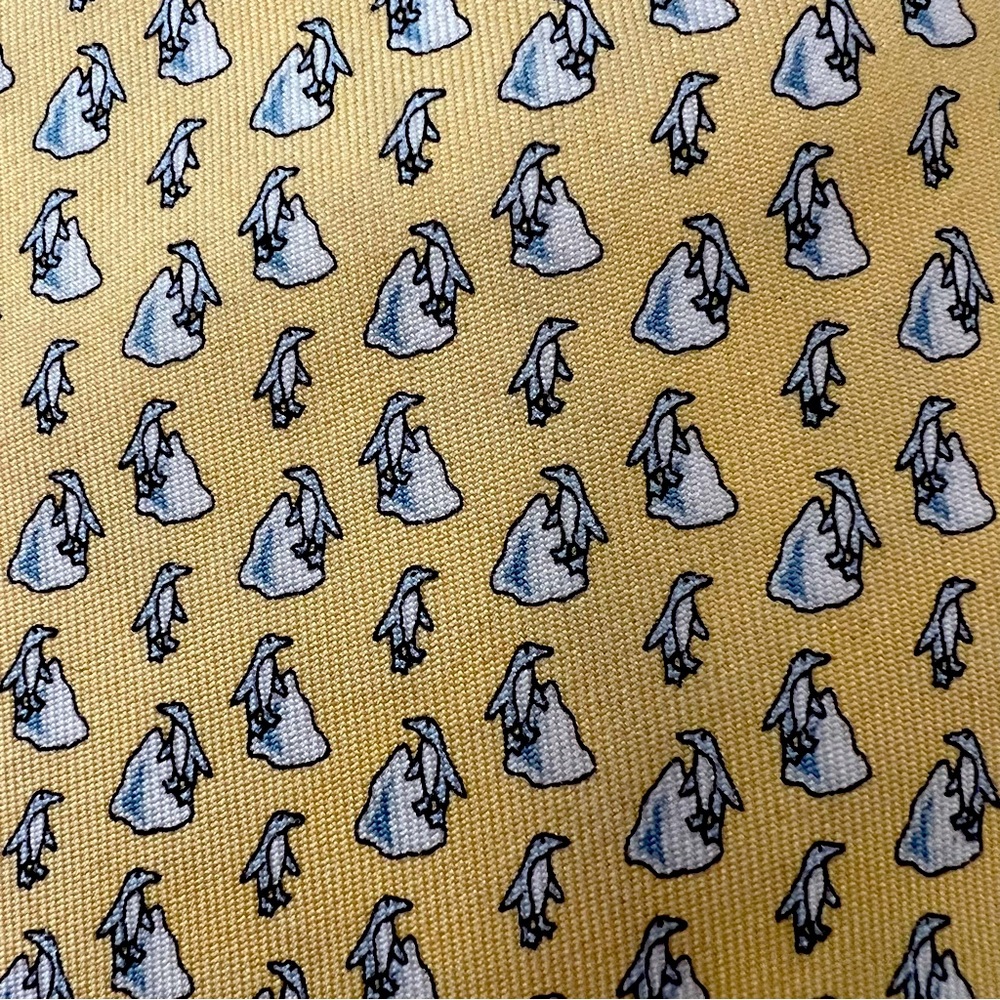 Vineyard Vines‎ Martha’s Vineyard Yellow 100% Silk Necktie penguins on icebergs